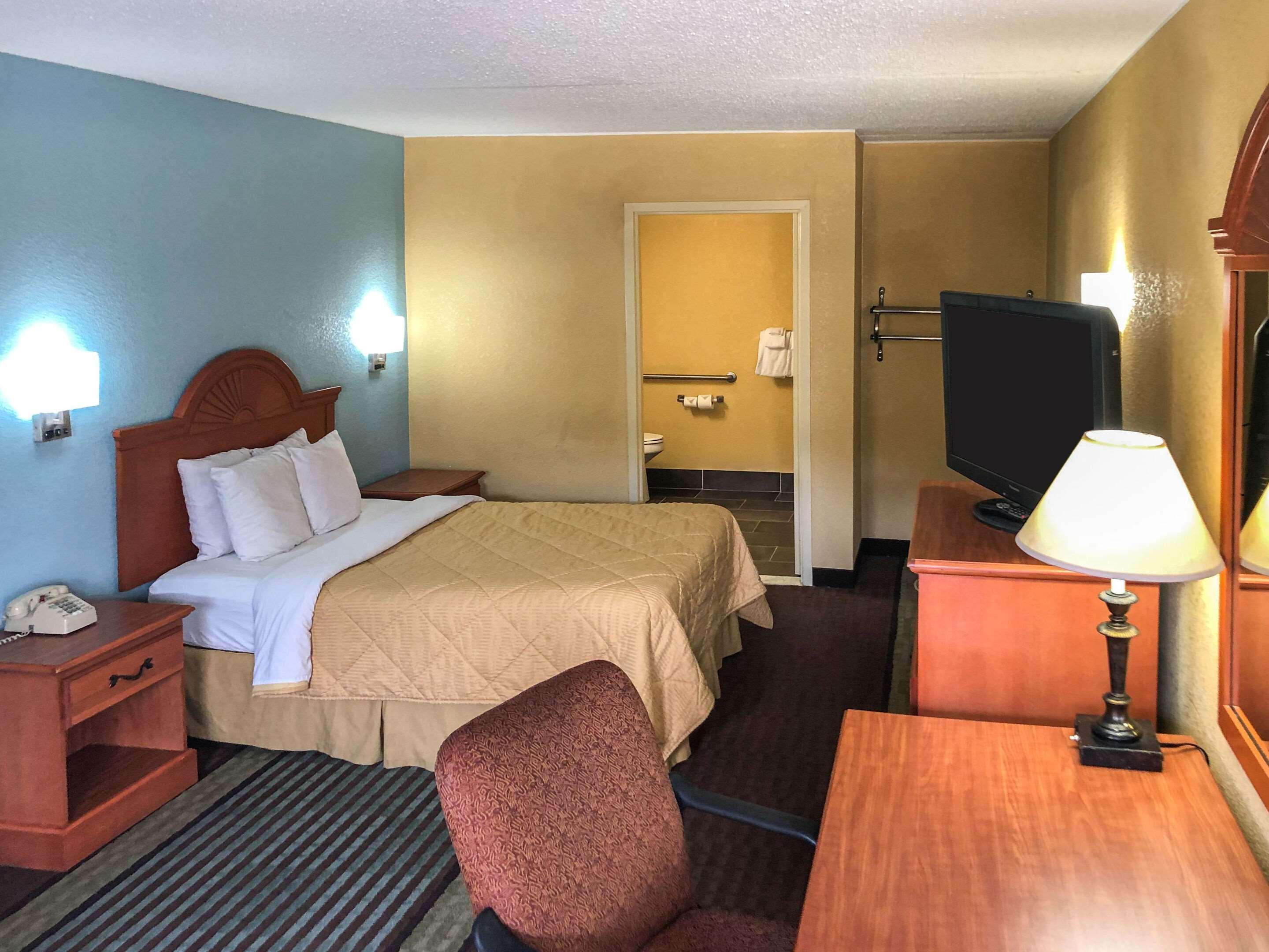 Rodeway Inn Joint Base Andrews Area Camp Springs Exterior photo