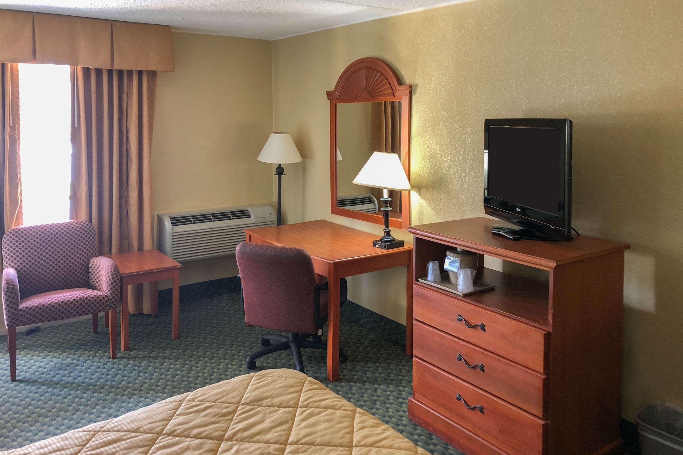 Rodeway Inn Joint Base Andrews Area Camp Springs Exterior photo