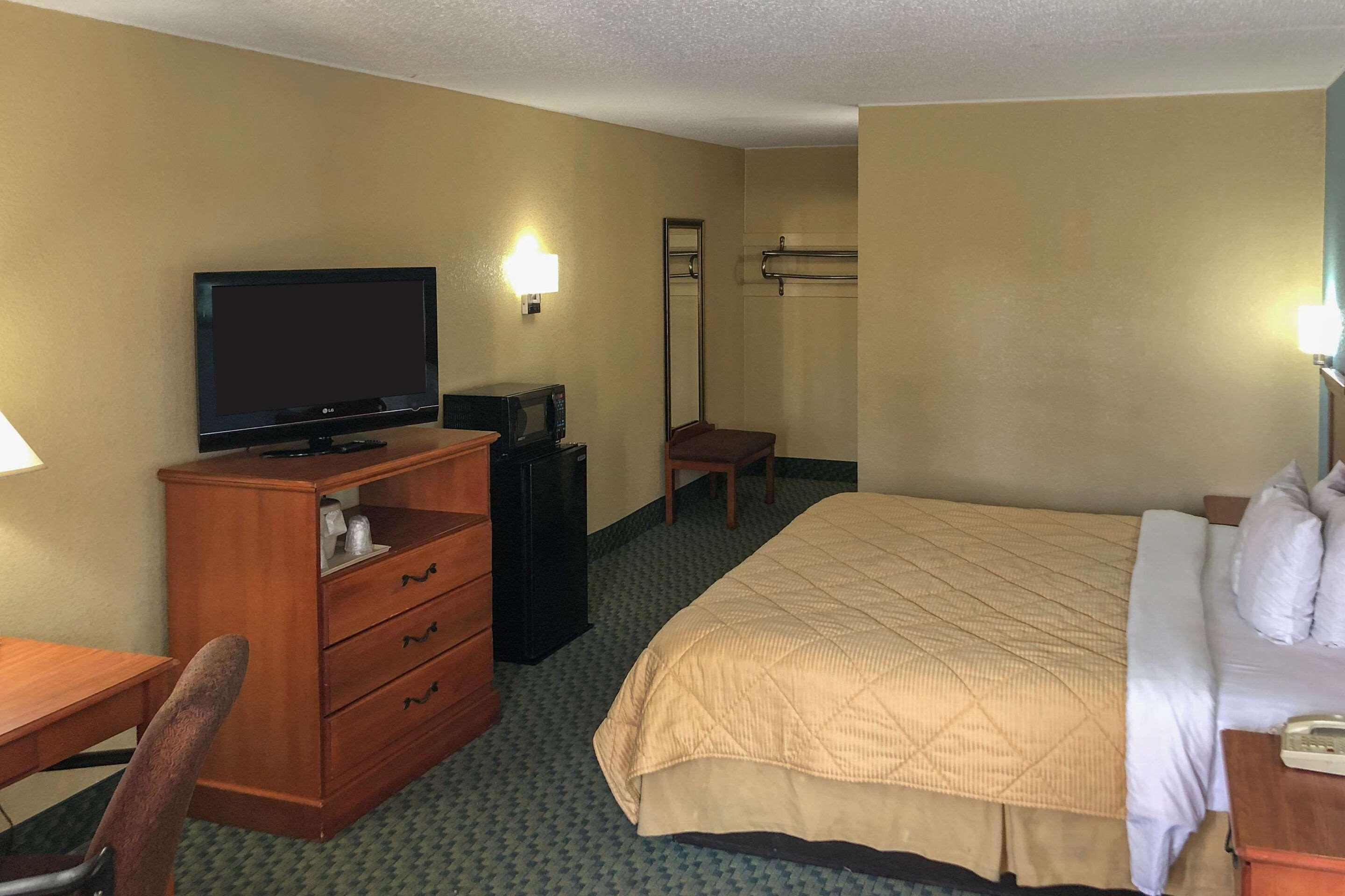 Rodeway Inn Joint Base Andrews Area Camp Springs Exterior photo
