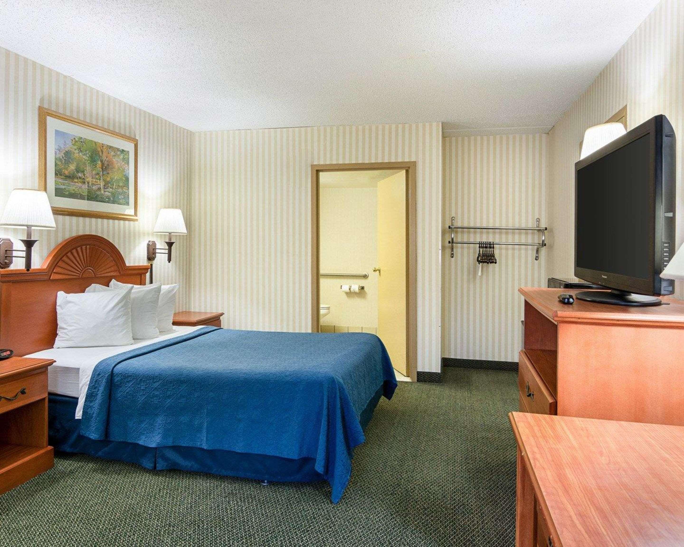 Rodeway Inn Joint Base Andrews Area Camp Springs Exterior photo