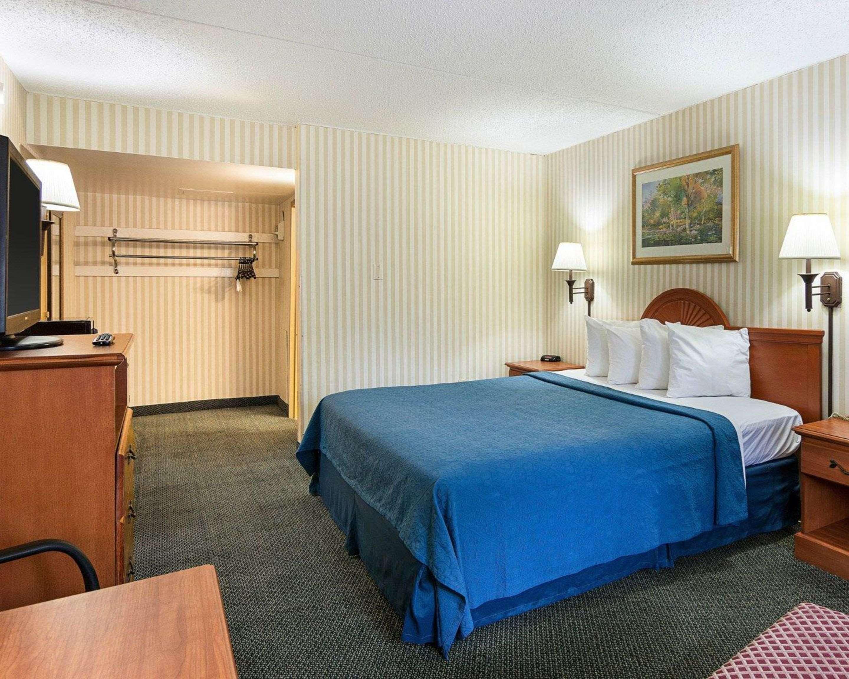 Rodeway Inn Joint Base Andrews Area Camp Springs Exterior photo