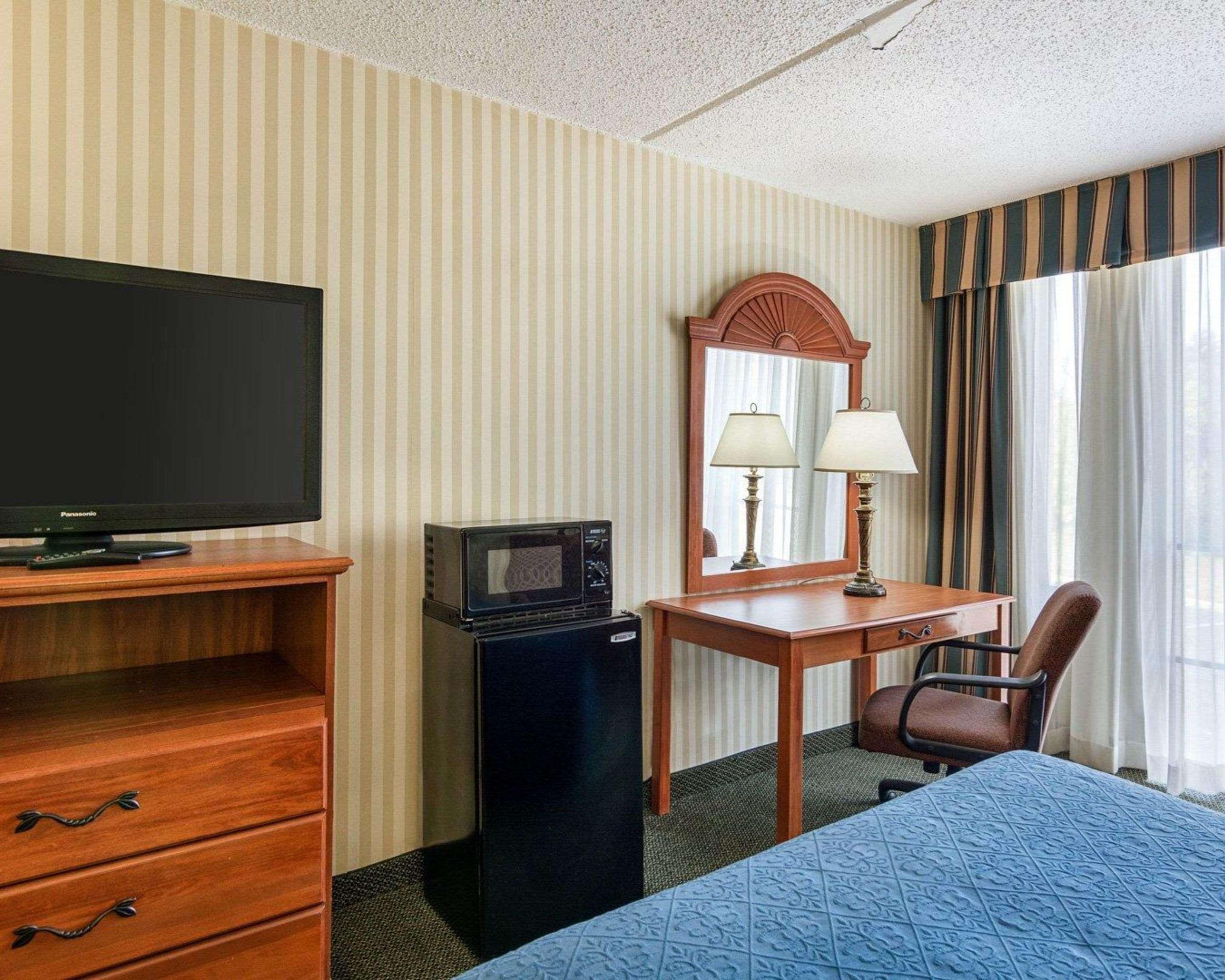 Rodeway Inn Joint Base Andrews Area Camp Springs Exterior photo