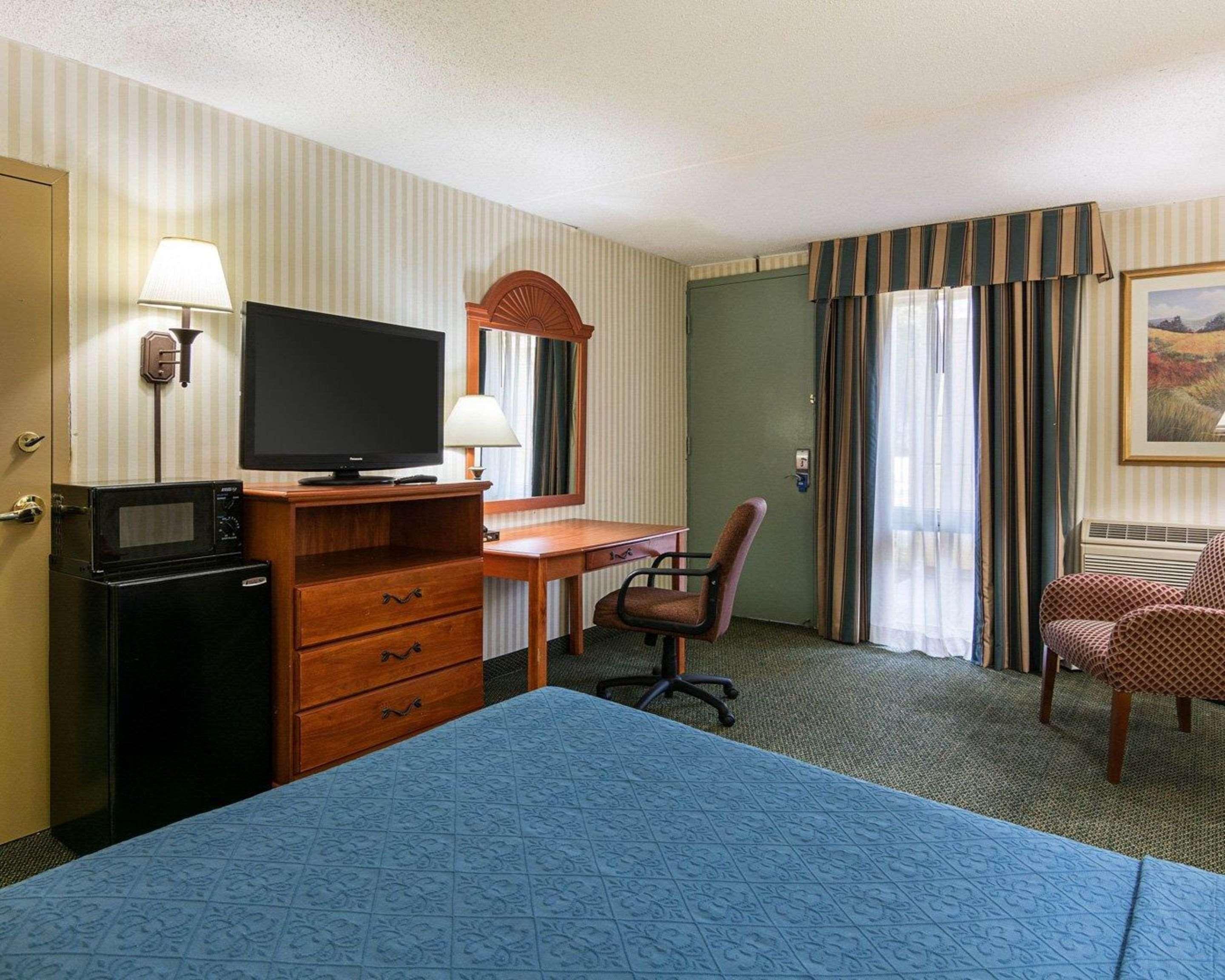 Rodeway Inn Joint Base Andrews Area Camp Springs Exterior photo